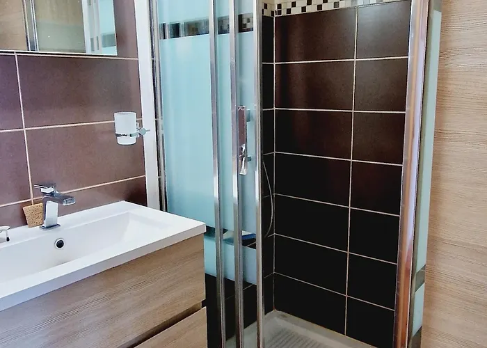 T2 Avec Terrasse, Proche Pistes, Parking Gratuit - Fr-1-755-21 * La Plagne